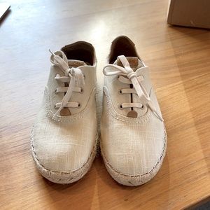 Olukai Womens Size 7 Brand New